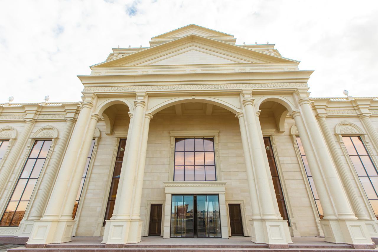 Sultan Palace Hotel Atyraū Esterno foto The main entrance of the museum
