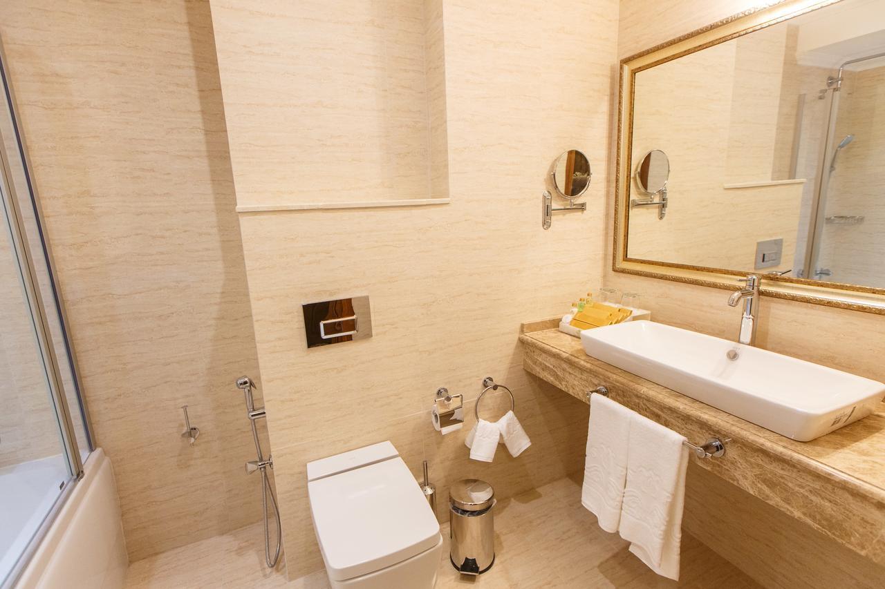 Sultan Palace Hotel Atyraū Esterno foto Bathroom