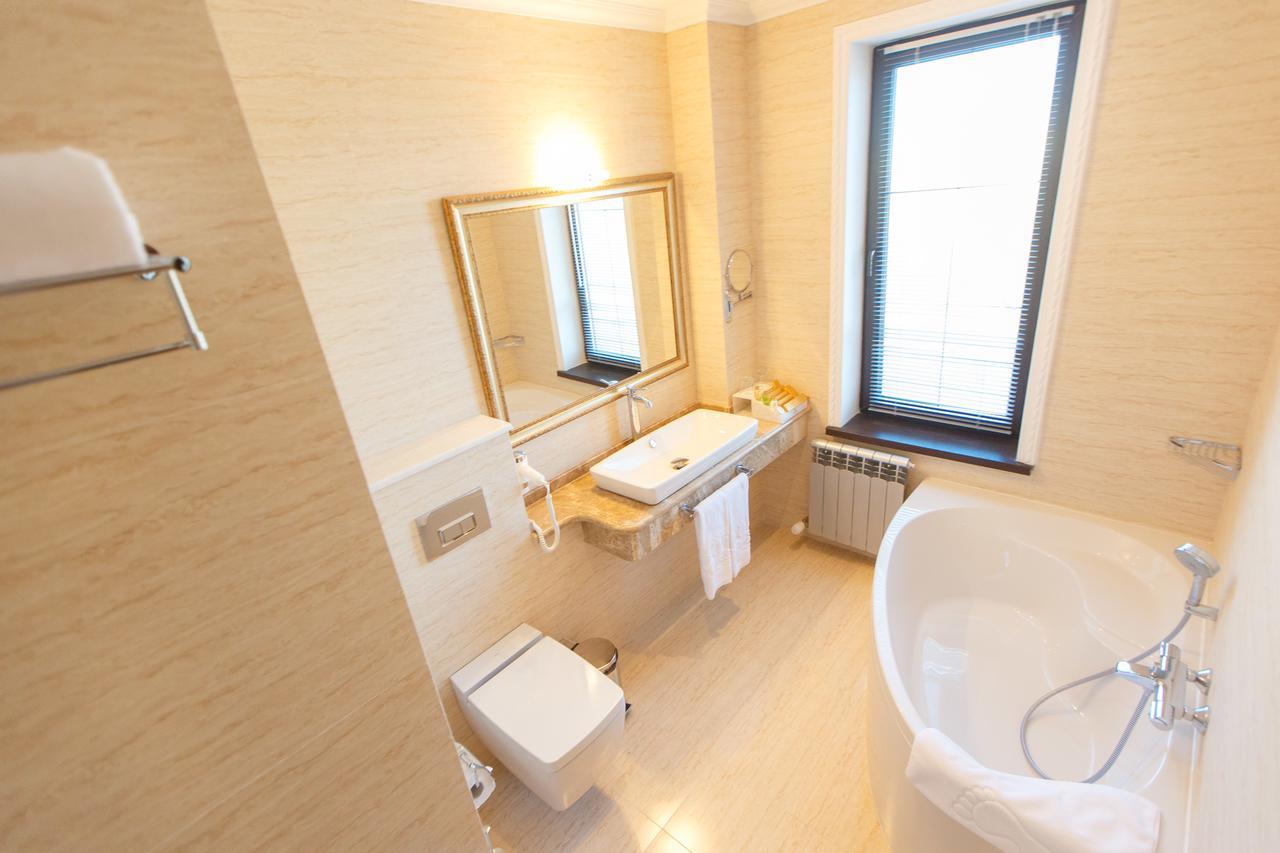 Sultan Palace Hotel Atyraū Esterno foto Bathroom