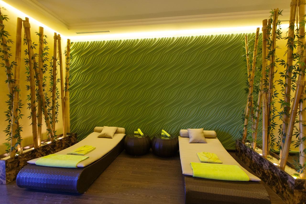 Sultan Palace Hotel Atyraū Esterno foto A relaxation room at a spa