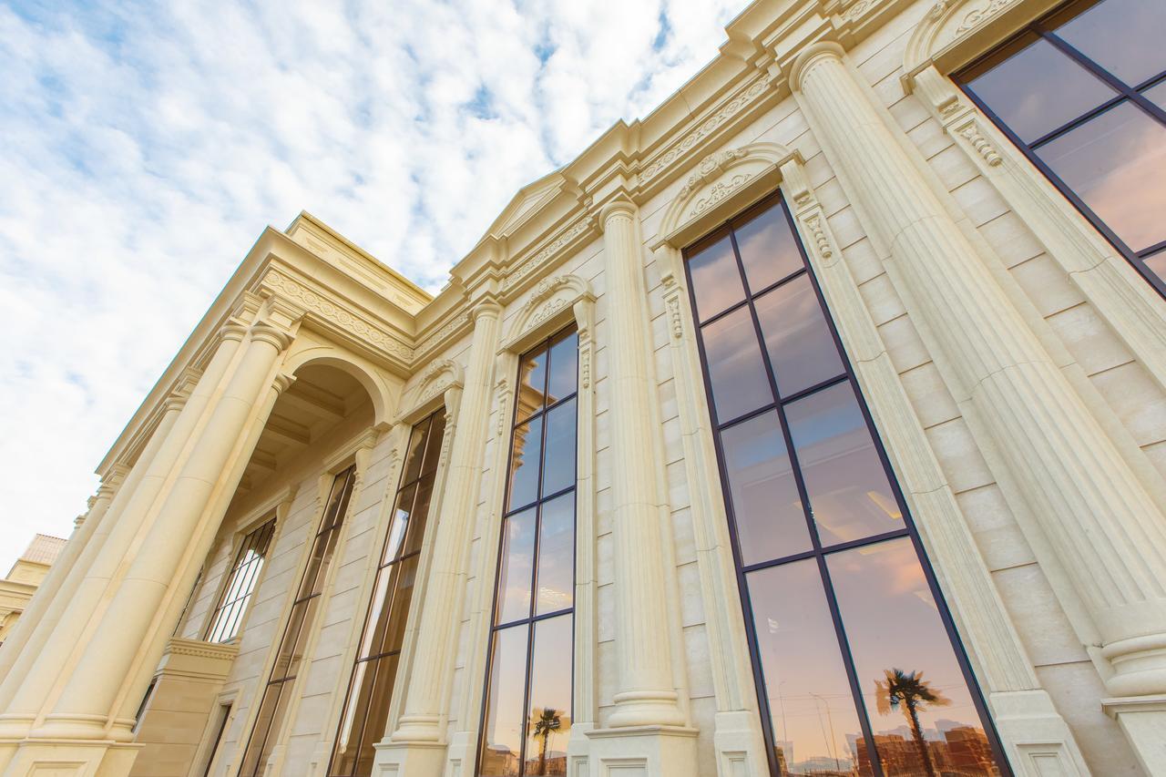 Sultan Palace Hotel Atyraū Esterno foto The exterior of the library