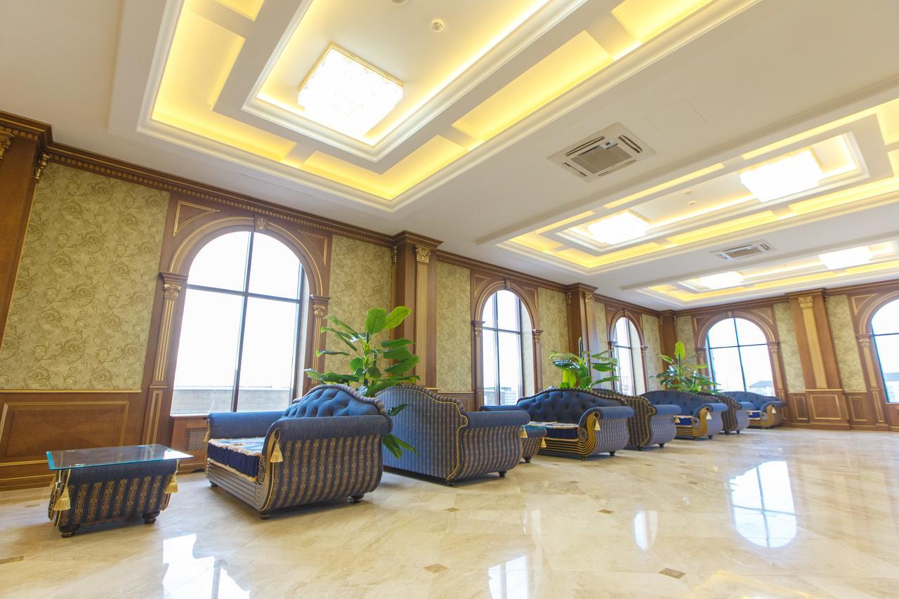 Sultan Palace Hotel Atyraū Esterno foto The lobby of the hotel