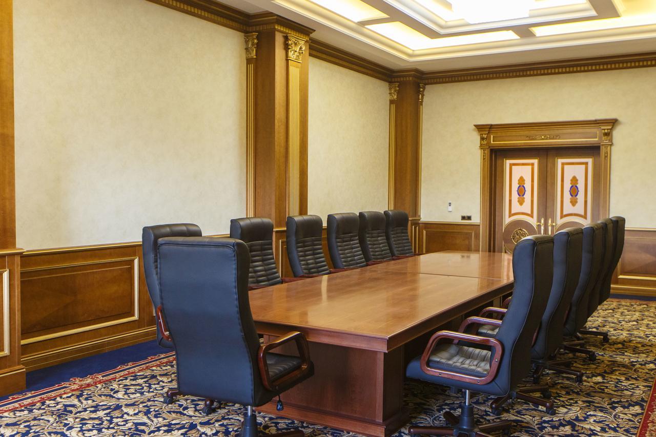 Sultan Palace Hotel Atyraū Esterno foto The meeting room of the Cabinet of the President of the Republic of Azerbaijan
