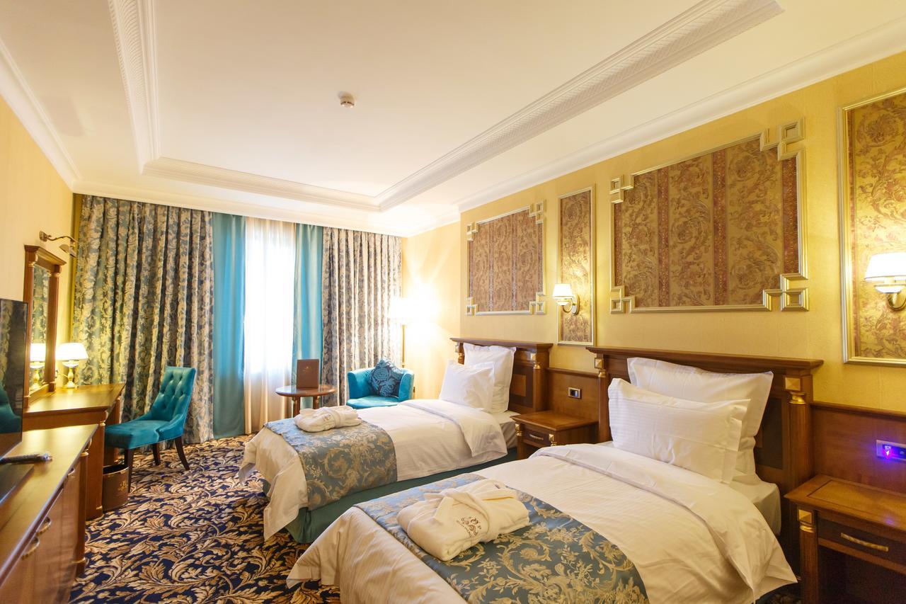 Sultan Palace Hotel Atyraū Esterno foto A room at the hotel