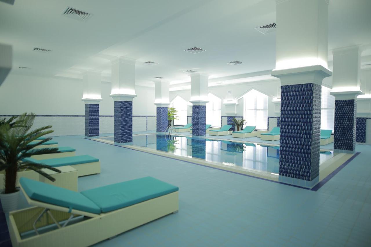Sultan Palace Hotel Atyraū Esterno foto The indoor pool